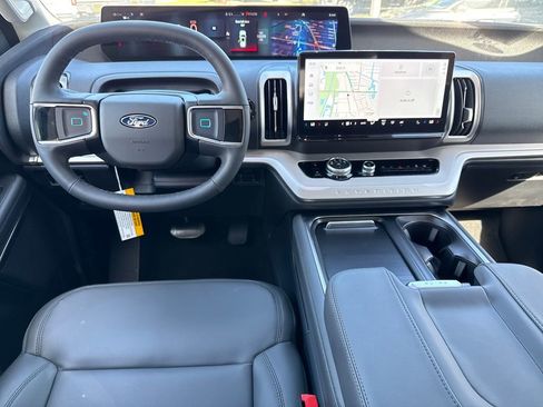 New 2026 Ford Expedition Active image 5