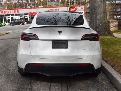 Used 2021 Tesla Model Y Long Range image 6