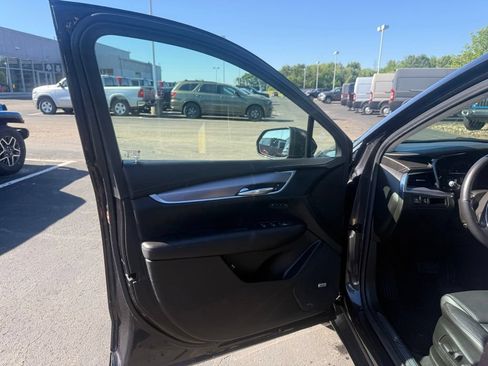 Used 2018 Cadillac XT5 Premium Luxury w/ Driver Assist Package AWD/4WD image 11