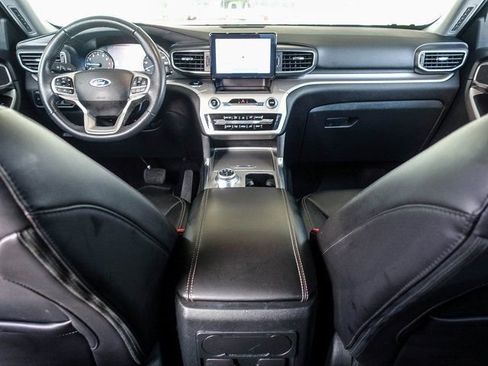 Used 2023 Ford Explorer XLT w/ Equipment Group 202A image 8