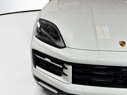 Certified 2026 Porsche Cayenne AWD/4WD image 27