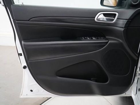 Used 2020 Jeep Grand Cherokee Altitude image 9