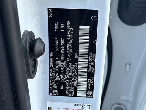 Used 2024 Toyota 4Runner SR5 Premium AWD/4WD image 30