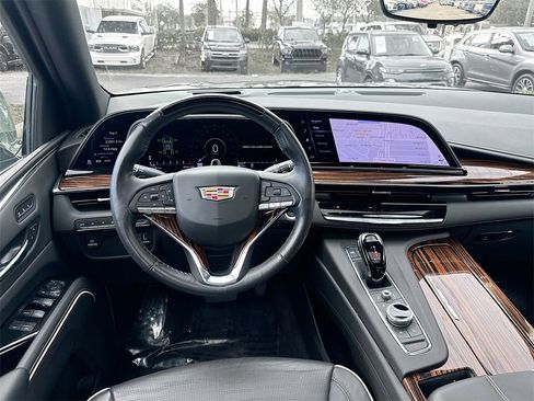 Used 2024 Cadillac Escalade Premium Luxury image 25