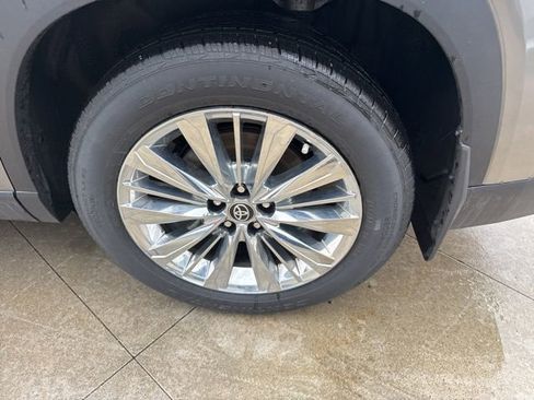 Used 2025 Toyota Grand Highlander AWD image 11