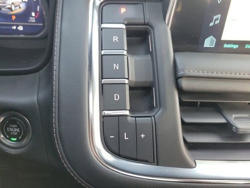 Used 2023 Chevrolet Suburban High Country image 13