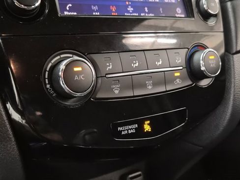 Used 2019 Nissan Rogue S image 28