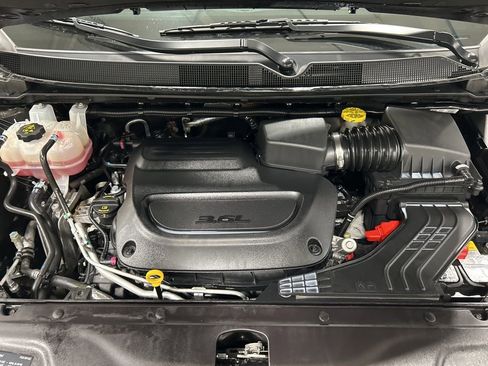 Used 2025 Chrysler Pacifica Select FWD image 33
