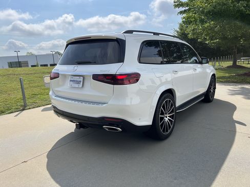 New 2026 Mercedes-Benz GLS 580 4MATIC image 9