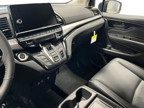 New 2026 Honda Odyssey Touring image 18
