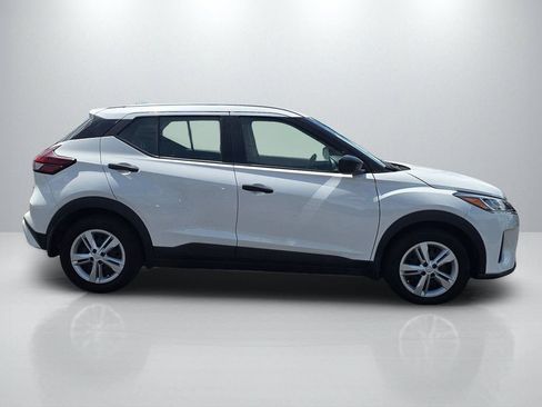 Used 2025 Nissan Kicks Play S FWD image 4