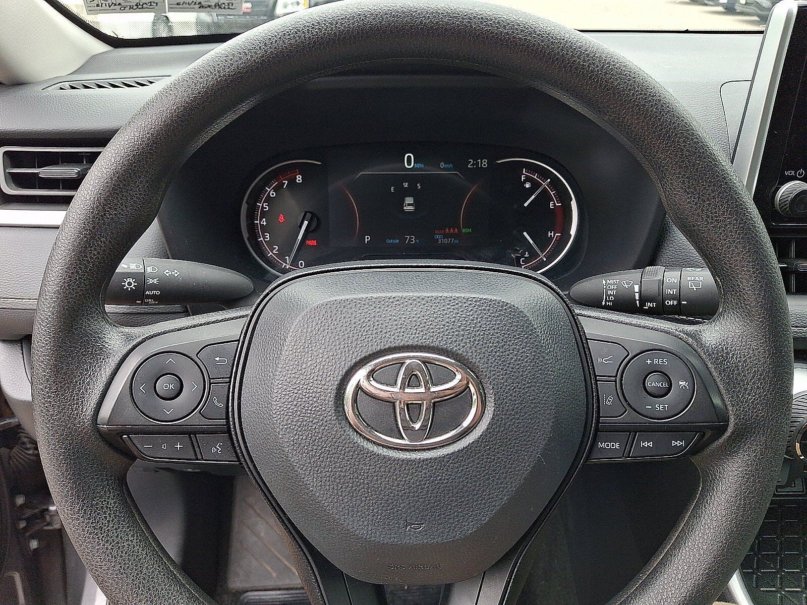 Used 2025 Toyota RAV4 XLE AWD/4WD image 19