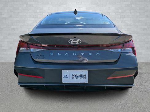Used 2025 Hyundai Elantra Sport image 6