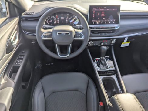 New 2026 Jeep Compass Latitude image 10