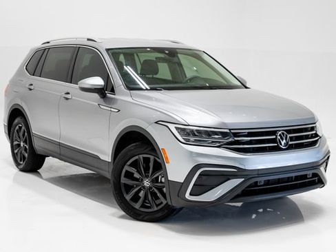 Used 2024 Volkswagen Tiguan SE FWD image 6