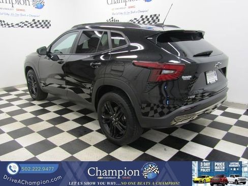 Certified 2025 Chevrolet Trax ACTIV FWD image 9