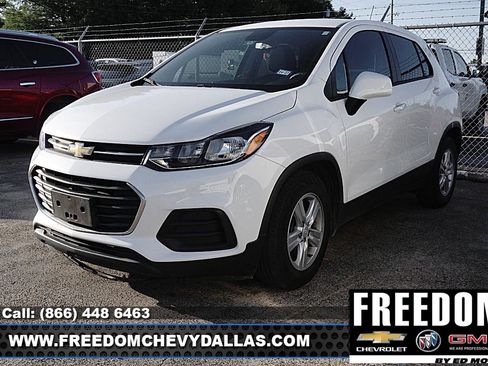 Used 2020 Chevrolet Trax LS w/ Tint and Cruise Package FWD image 3