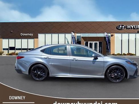 Used 2025 Toyota Camry SE FWD image 3