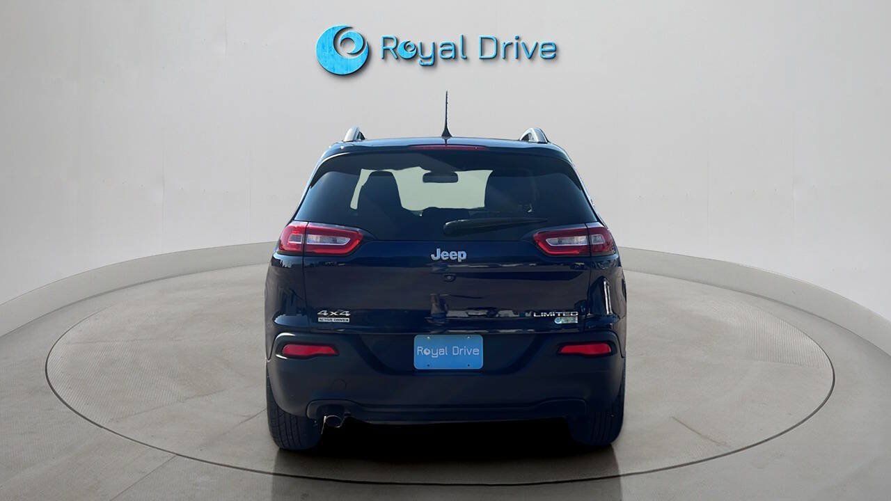 Used 2016 Jeep Cherokee Latitude w/ Cold Weather Group AWD/4WD image 4