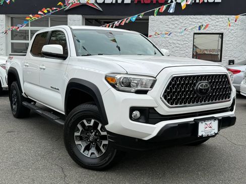 Used 2018 Toyota Tacoma TRD Off-Road AWD/4WD image 1