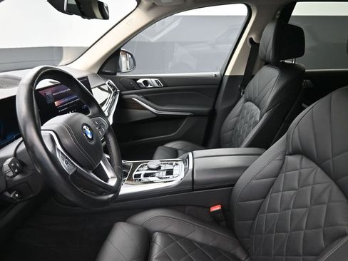 Certified 2024 BMW X7 xDrive40i w/ Premium Package AWD/4WD image 11
