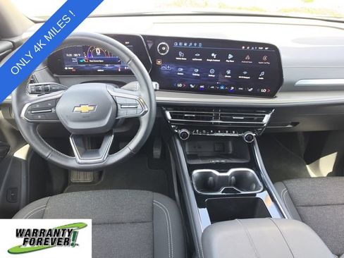 Used 2026 Chevrolet Traverse LT FWD image 9