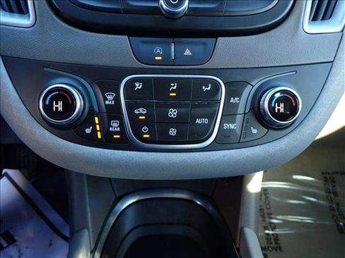 Used 2025 Chevrolet Malibu LT image 17