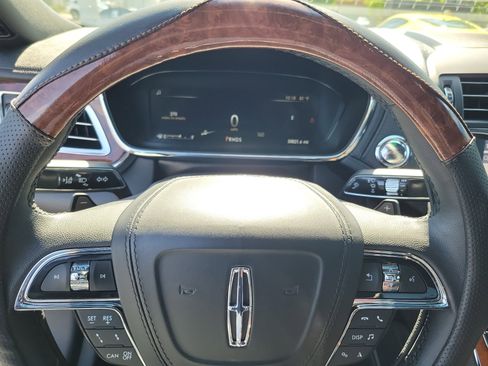 Used 2020 Lincoln Continental w/ Premium Package FWD image 20
