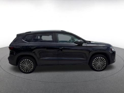 Used 2025 Volkswagen Taos SE FWD image 16