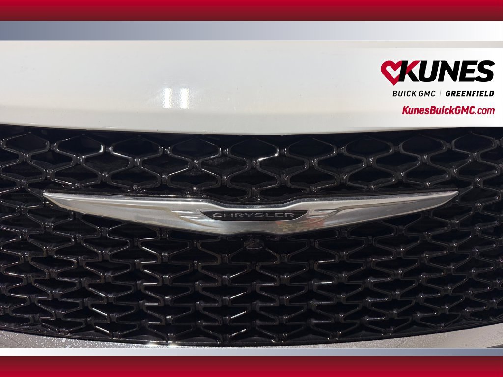 Used 2025 Chrysler Pacifica Select FWD image 39