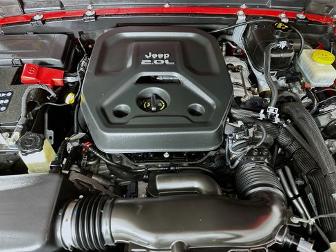 Used 2019 Jeep Wrangler Unlimited Sahara w/ LED Lighting Group image 31