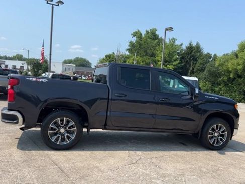 Used 2023 Chevrolet Silverado 1500 LT AWD/4WD image 9
