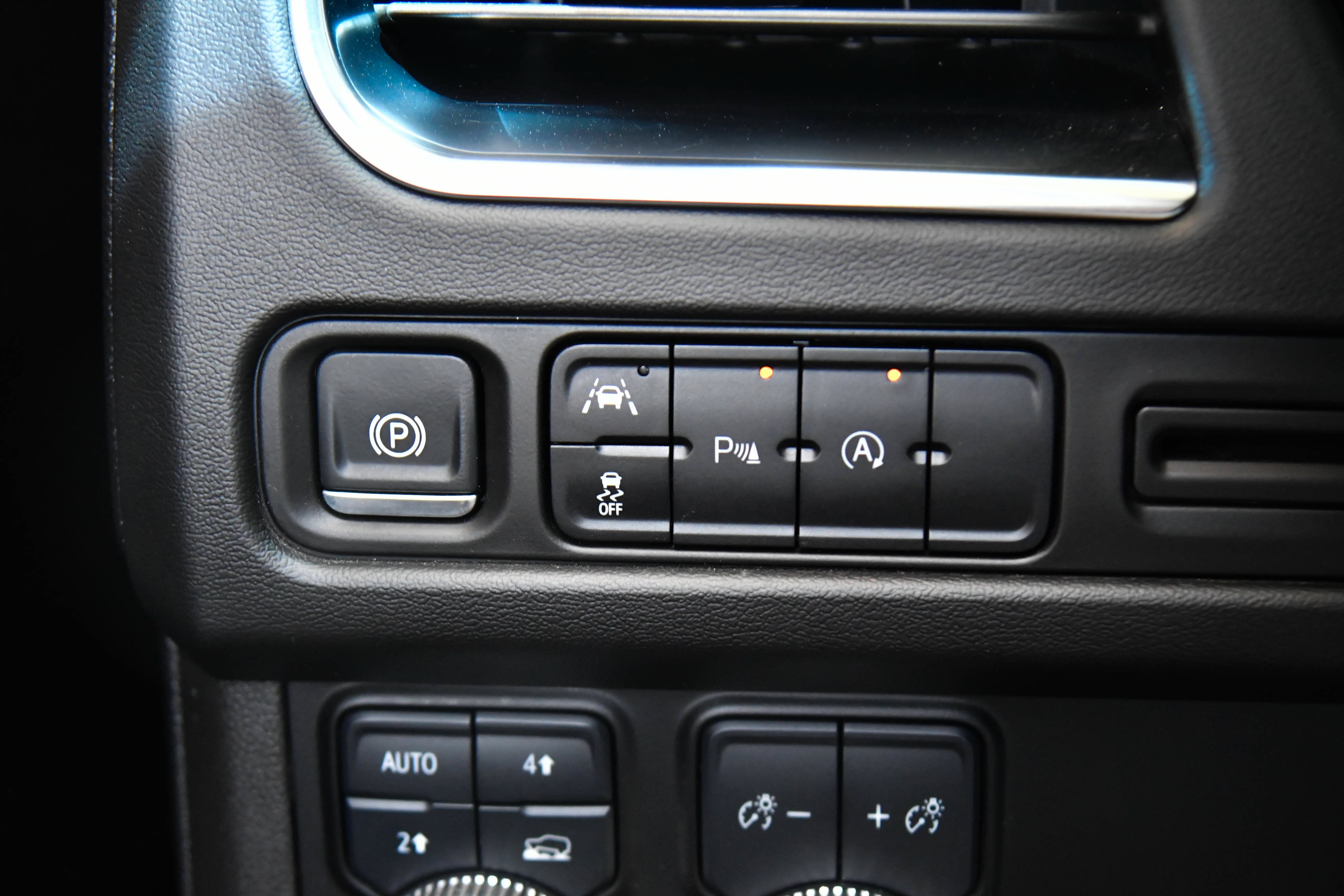 Used 2024 GMC Yukon SLE AWD/4WD image 34