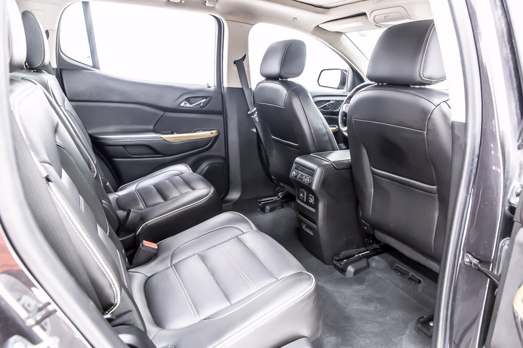 Used 2019 GMC Acadia Denali w/ Technology Package FWD image 32