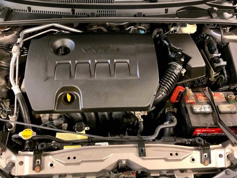 Used 2015 Toyota Corolla LE image 29