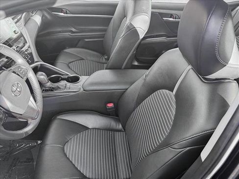 Used 2024 Toyota Camry SE image 10