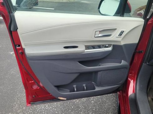 Used 2023 Toyota Sienna Limited AWD/4WD image 18