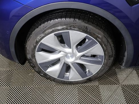 Used 2022 Tesla Model Y Long Range image 19