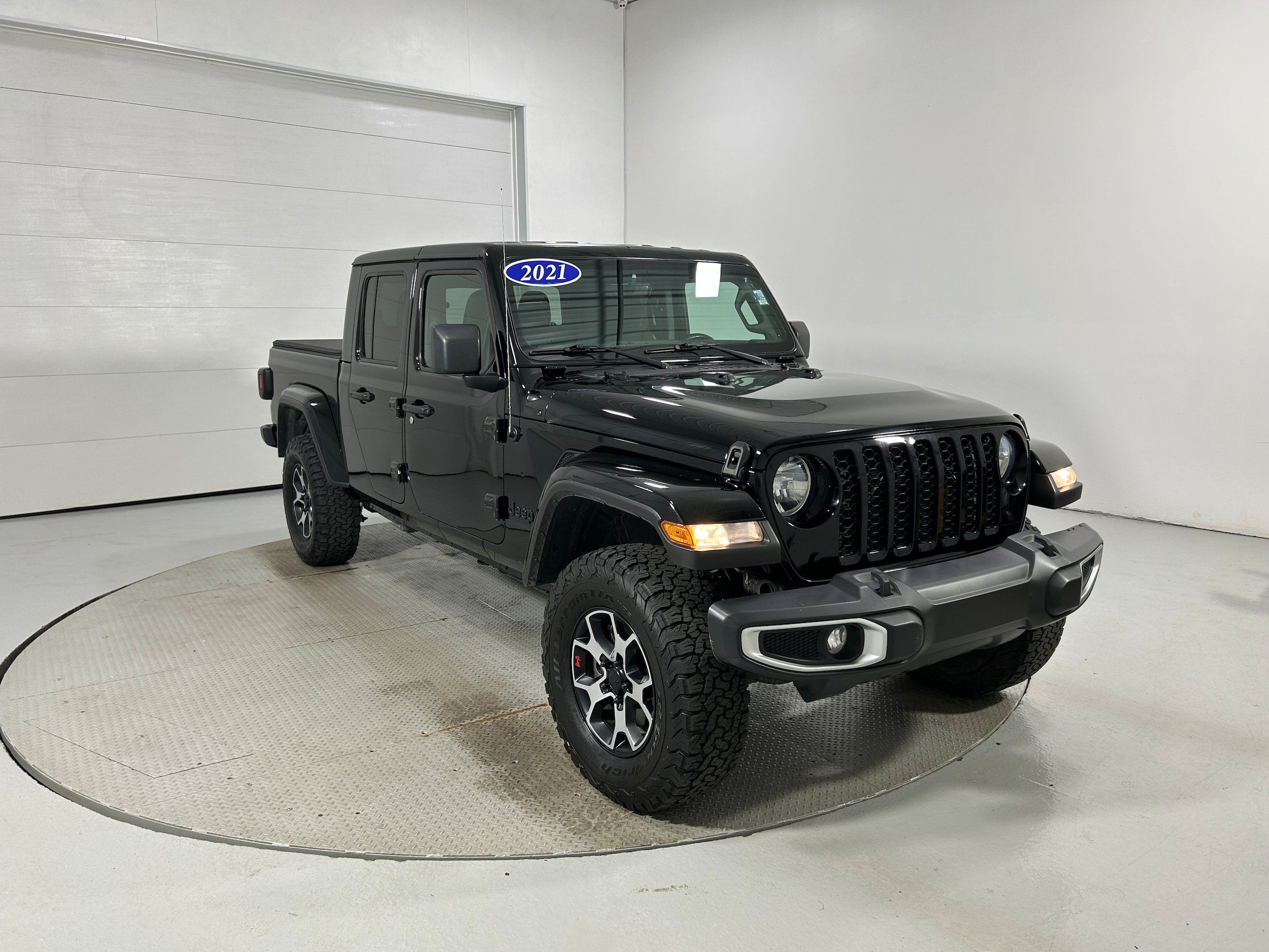 Used 2021 Jeep Gladiator Sport AWD/4WD image 2