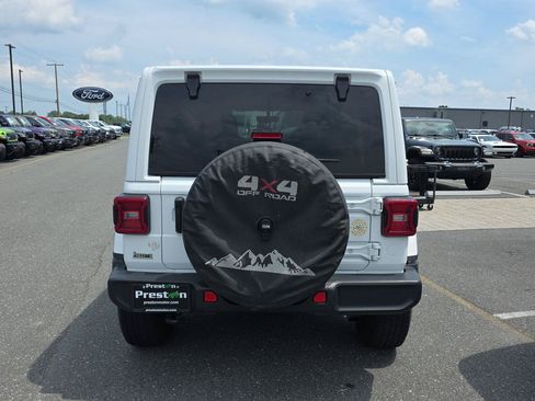 Used 2023 Jeep Wrangler Unlimited Sahara w/ LED Lighting Group AWD/4WD image 8