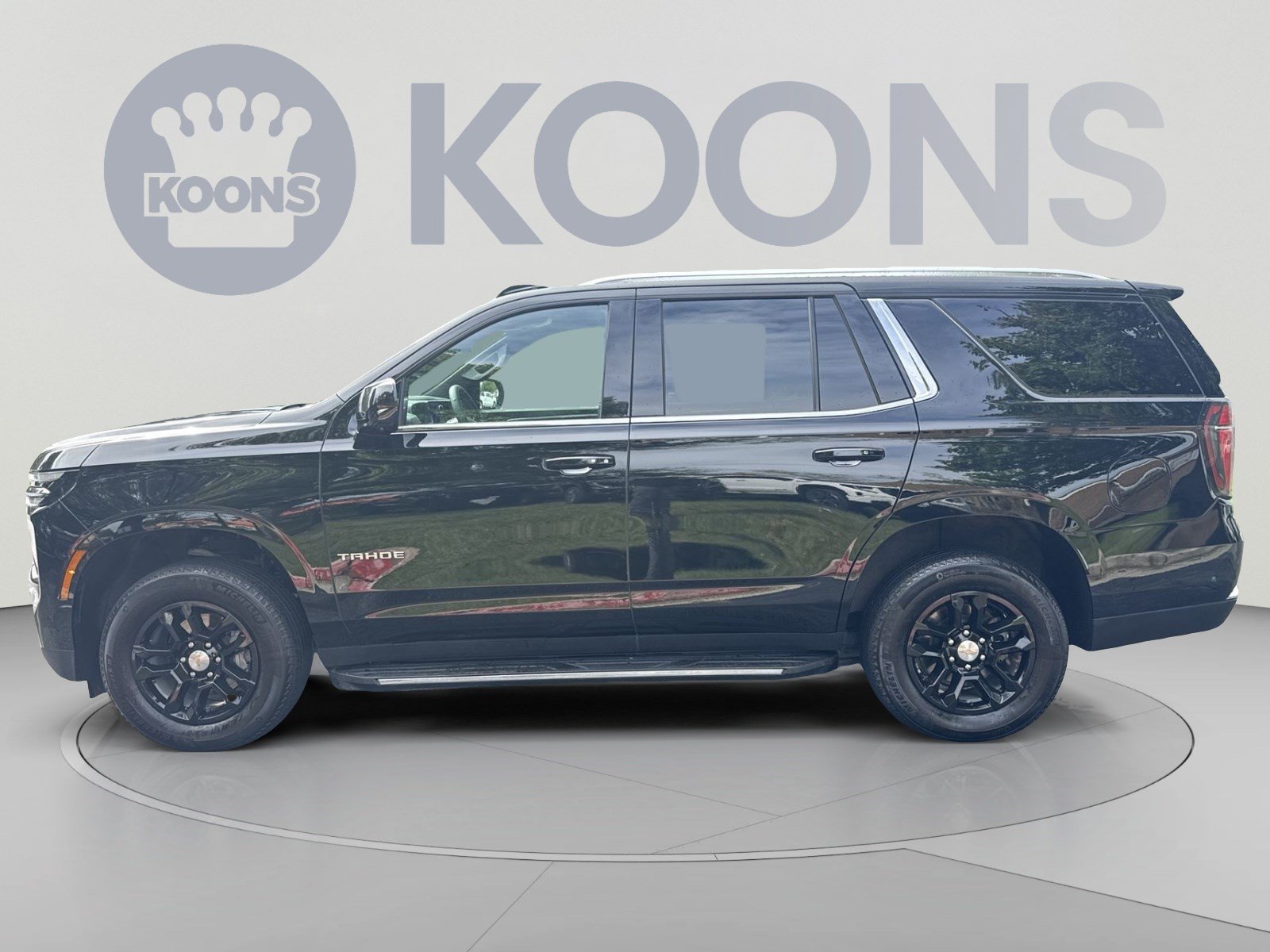 Used 2025 Chevrolet Tahoe LT AWD/4WD image 2