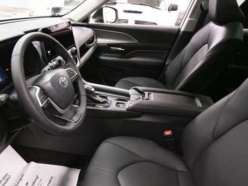 Used 2025 Toyota Grand Highlander AWD image 20