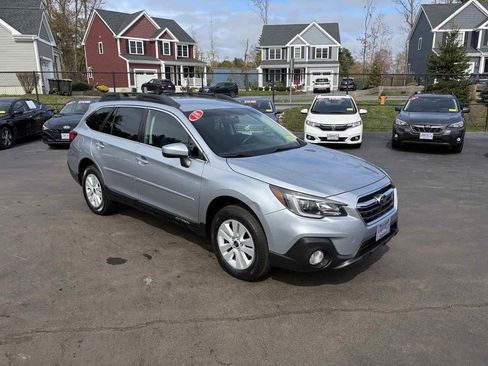 Used 2018 Subaru Outback 2.5i Premium AWD/4WD image 2