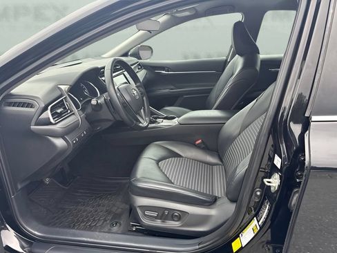 Used 2020 Toyota Camry SE FWD image 5