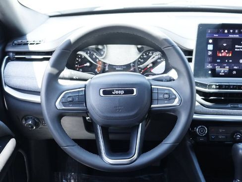 Used 2024 Jeep Compass Latitude AWD/4WD image 19