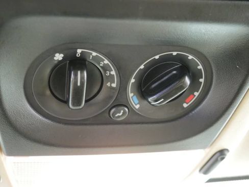 Used 2010 Ford Explorer XLT AWD/4WD image 31