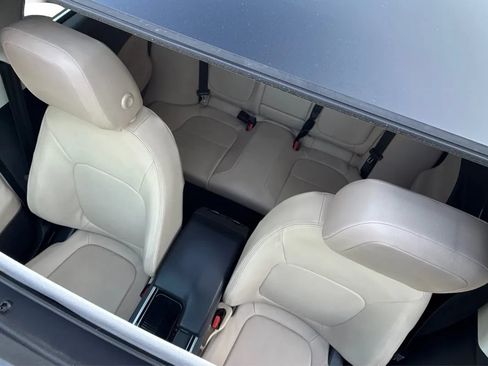 Used 2019 Jaguar XE Premium RWD image 16