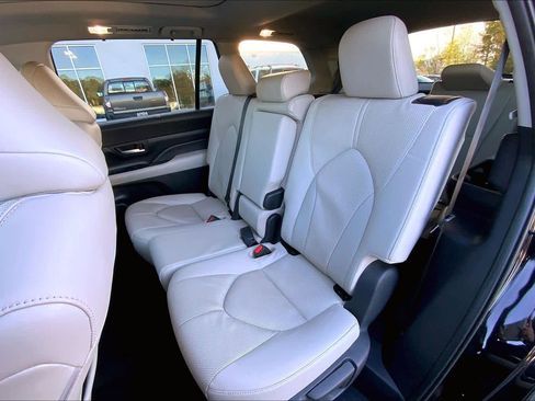 Used 2024 Toyota Grand Highlander Limited image 20