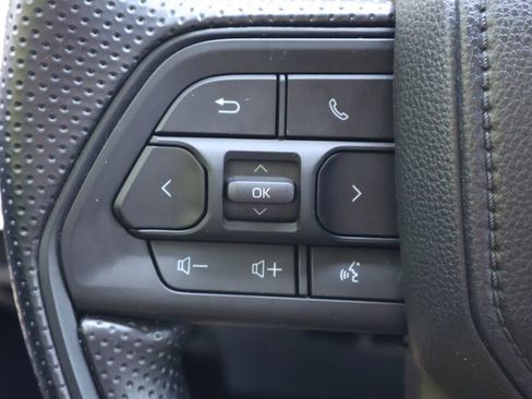 Used 2024 Toyota Tacoma SR5 AWD/4WD image 8