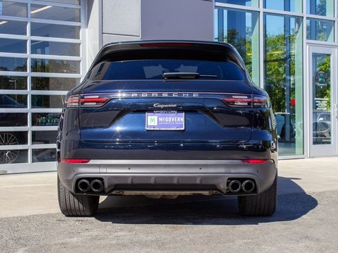 Used 2022 Porsche Cayenne Platinum Edition image 9
